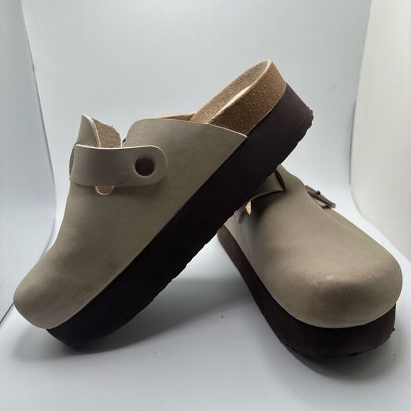 CUSHIONAIRE Women's Cork Footbed Platform Clog 7 SAND - Picture 7 of 7